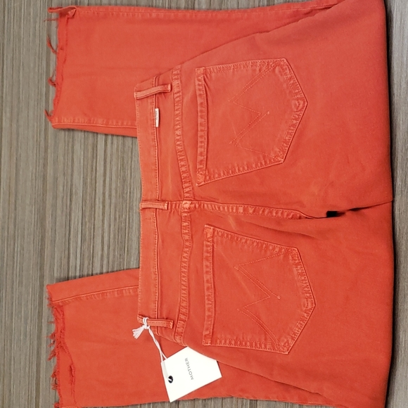 MOTHER The Insider Crop Step Fray in Chalk New Year's Red (25" waist) - Picture 4 of 11